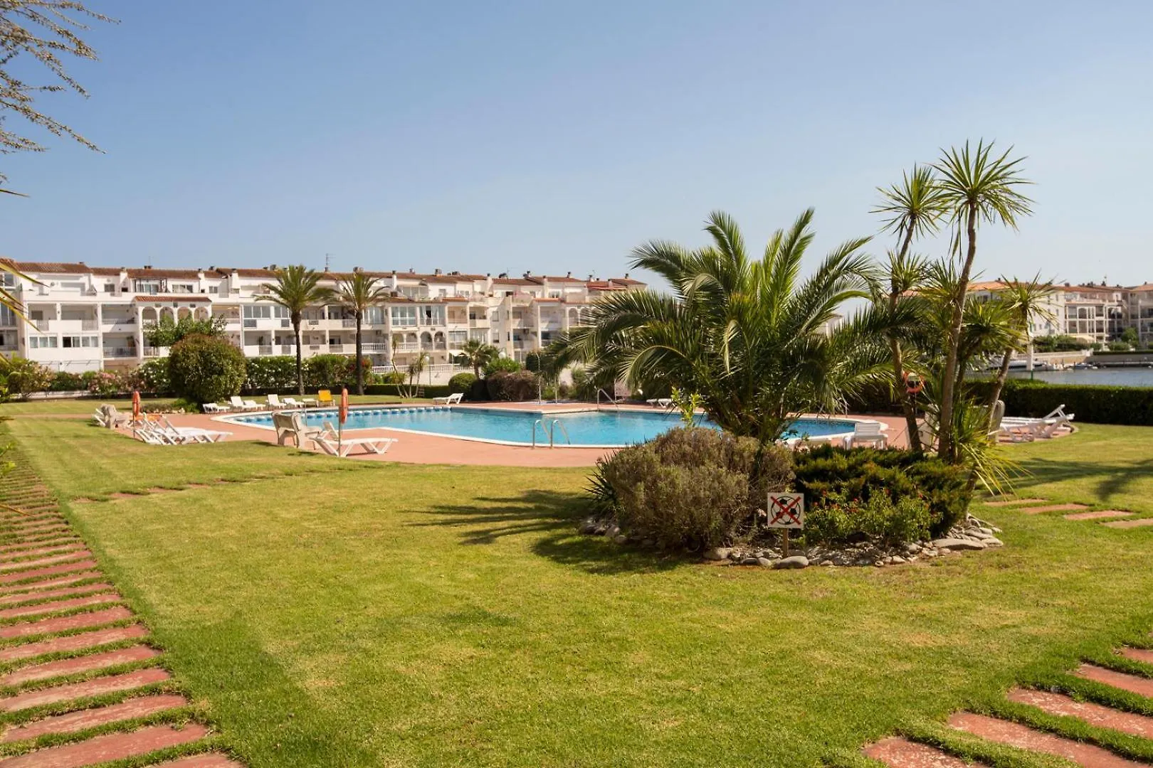 1007 Apartamento Planta Baja Lago San Maurici By Homeselectspain Empuriabrava